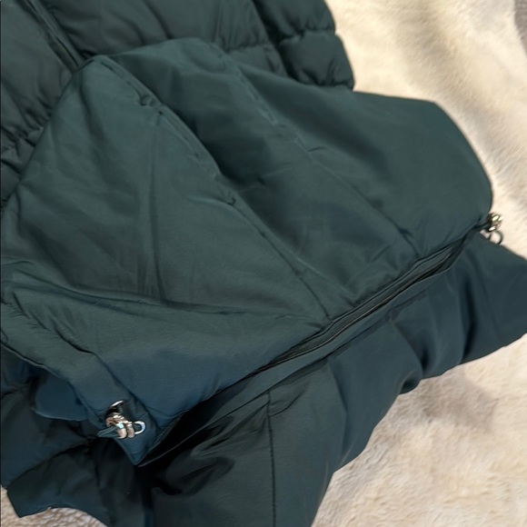 NWOT, michael kors Women's Green Puffer Vest - Picture 8 of 9